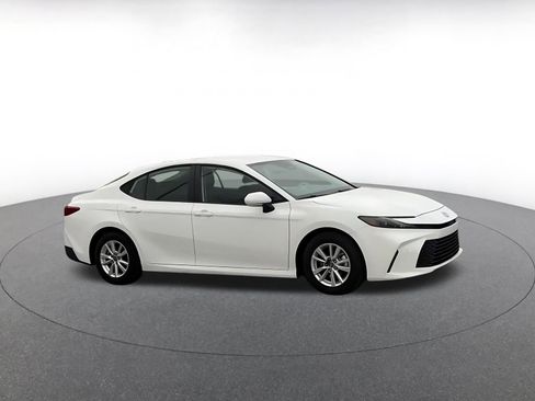 Used 2025 Toyota Camry LE image 2