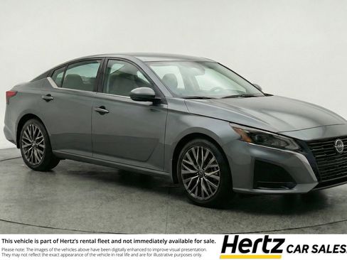 Used 2025 Nissan Altima 2.5 SV FWD image 1