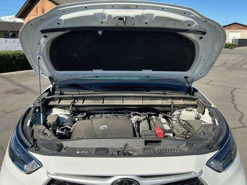 Used 2022 Toyota Highlander XLE AWD/4WD image 36