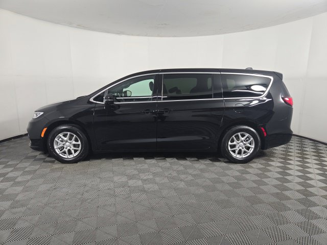 Used 2026 Chrysler Pacifica Select FWD image 6