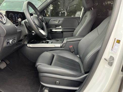 Used 2025 Mercedes-Benz GLB 250 4MATIC image 19