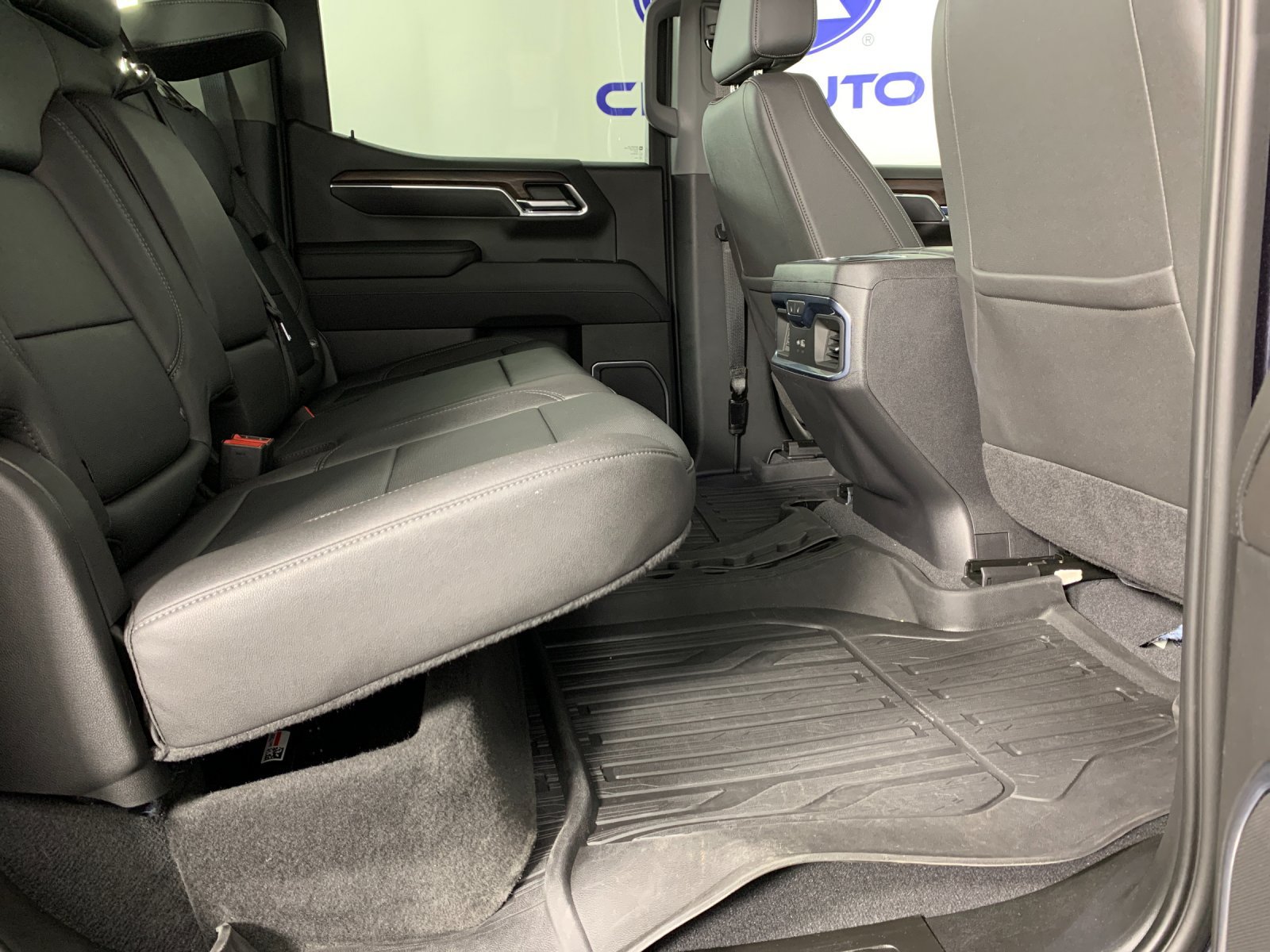 Used 2022 GMC Sierra 1500 SLT AWD/4WD image 36