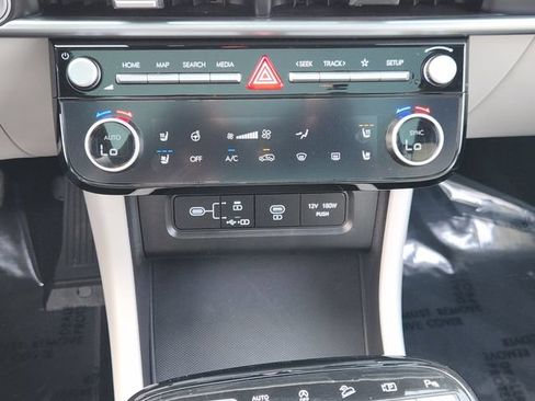 Certified 2025 Hyundai Tucson Limited FWD image 13