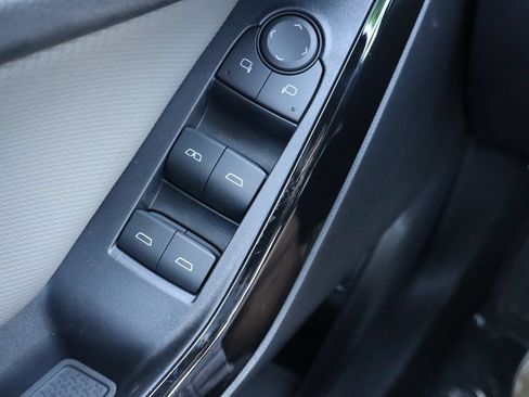 New 2027 Chevrolet Equinox LT w/ Convenience Package II FWD image 19