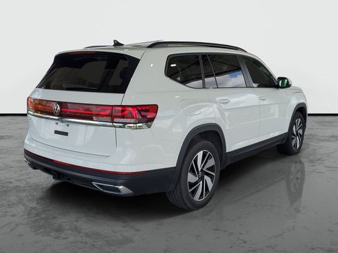 Used 2025 Volkswagen Atlas SE image 2