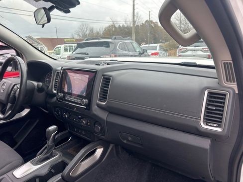 Used 2022 Nissan Frontier SV w/ Technology Package image 7
