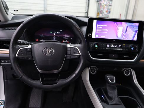 Used 2024 Toyota Grand Highlander AWD image 20