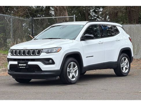 Used 2023 Jeep Compass Latitude AWD/4WD image 8