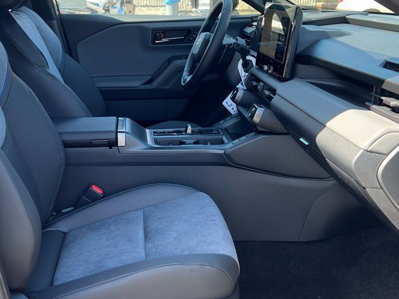 New 2026 Toyota RAV4 XSE w/ Panoramic Sun Roof Package AWD/4WD image 19