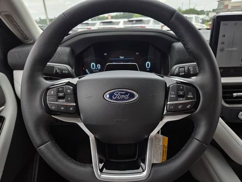 New 2026 Ford Explorer Platinum w/ LUX Leather Package AWD/4WD image 19