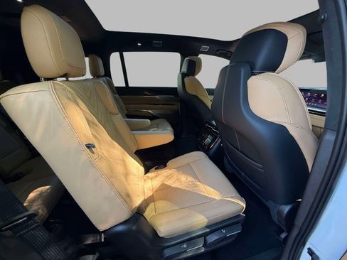 Used 2025 Cadillac Escalade IQ Luxury 2 AWD/4WD image 14