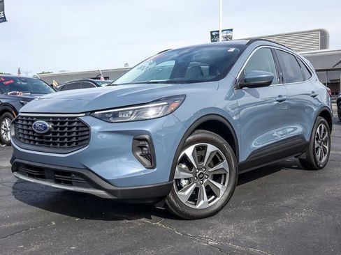 Certified 2025 Ford Escape Platinum w/ Class II Trailer Tow Package AWD/4WD image 1