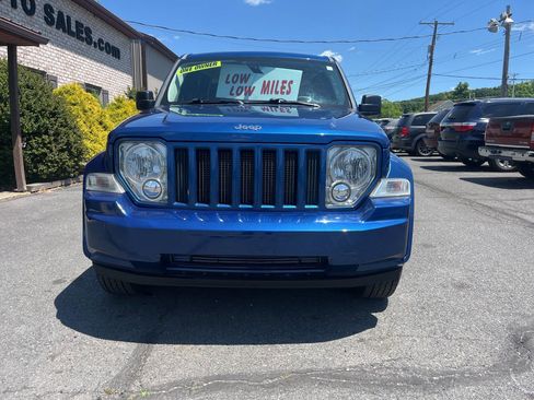 Used 2010 Jeep Liberty Sport AWD/4WD image 3