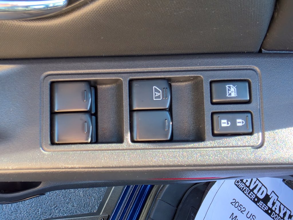 Used 2023 Nissan Frontier PRO-4X w/ Technology Package AWD/4WD image 16