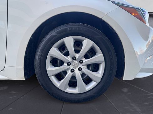 Used 2021 Toyota Corolla LE image 14