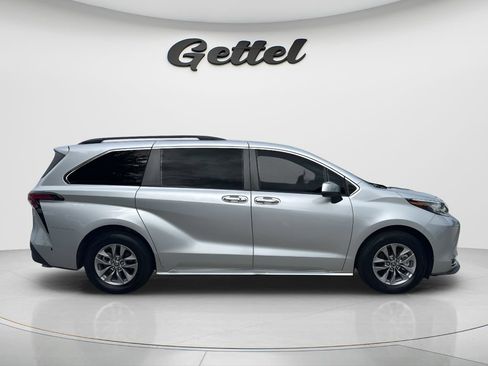 Used 2022 Toyota Sienna XLE FWD image 4