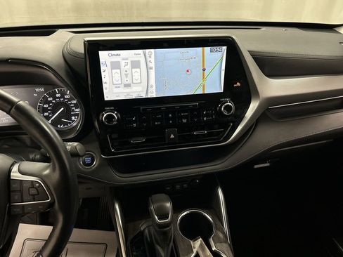 Used 2021 Toyota Highlander Platinum image 19