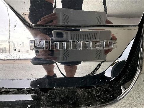 Used 2024 Jeep Grand Cherokee Limited w/ Luxury Tech Group II image 25