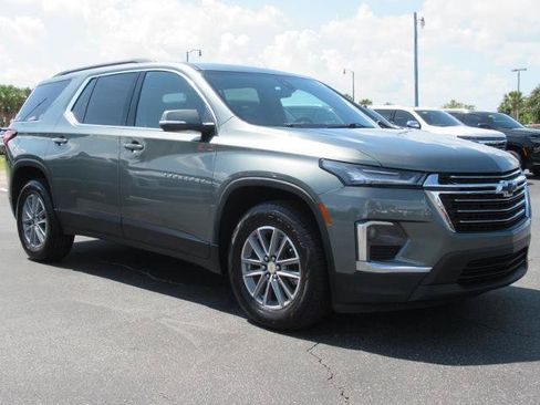 Used 2022 Chevrolet Traverse LT FWD image 3