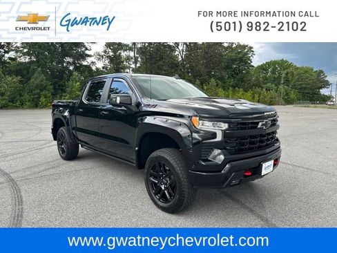 Used 2024 Chevrolet Silverado 1500 LT Trail Boss w/ LT Trail Boss Premium Package AWD/4WD image 3