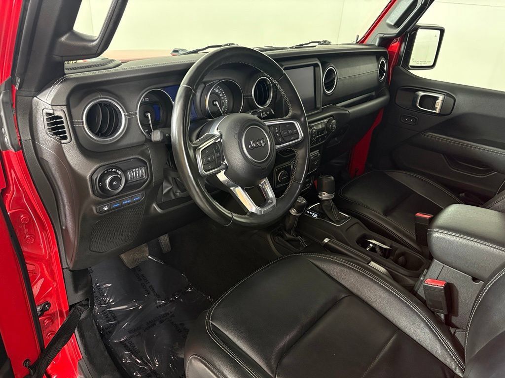 Used 2022 Jeep Wrangler Unlimited Sahara w/ Cold Weather Group AWD/4WD image 17