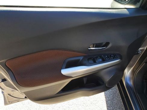 Used 2019 Nissan Kicks SR image 14