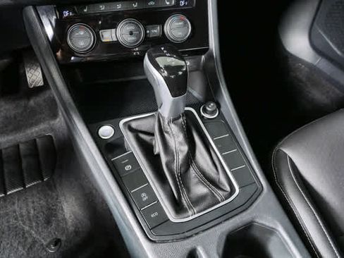 Used 2024 Volkswagen Jetta SE w/ Panoramic Sunroof Package FWD image 21