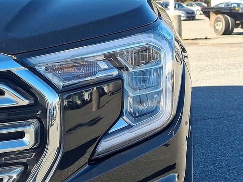 Used 2024 GMC Terrain SLT AWD/4WD image 9