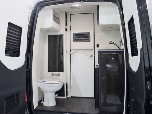 Used 2024 Mercedes-Benz Sprinter 3500 image 40