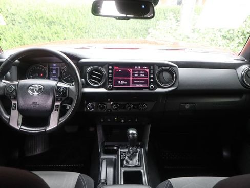 Used 2020 Toyota Tacoma TRD Off-Road w/ Technology Package AWD/4WD image 27