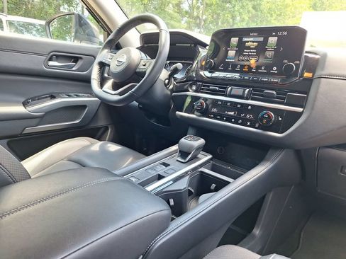 Used 2025 Nissan Pathfinder SL FWD image 26