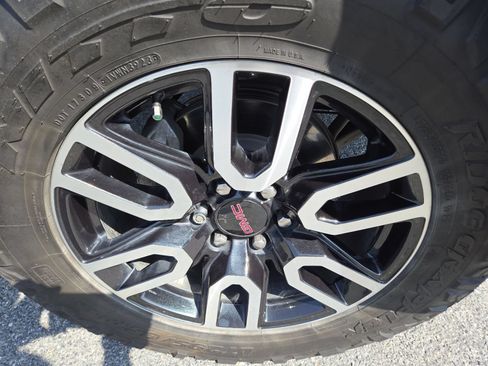 Used 2021 GMC Sierra 1500 AT4 w/ AT4 Premium Package AWD/4WD image 16