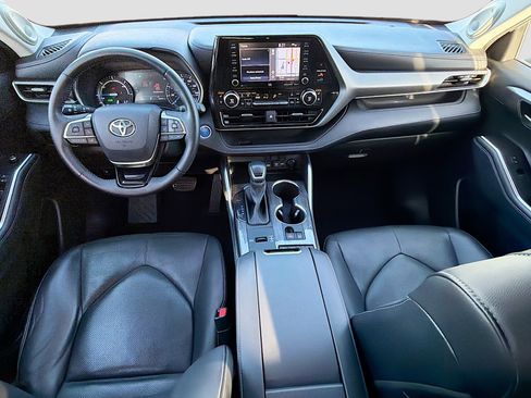 Used 2021 Toyota Highlander Limited image 16