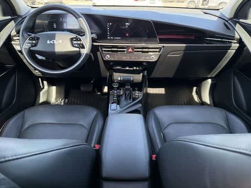 Used 2023 Kia Niro SX image 12