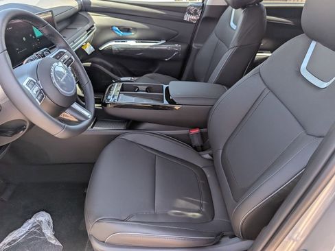New 2025 Hyundai Tucson Limited image 11