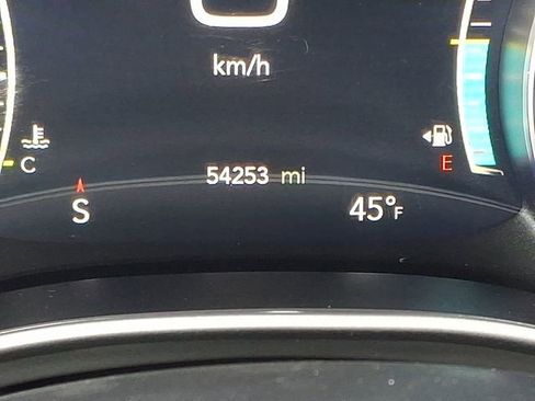 Used 2025 Chrysler Pacifica Select image 19