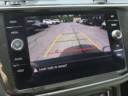 Used 2018 Volkswagen Tiguan SE w/ Panoramic Sunroof Package AWD/4WD image 18