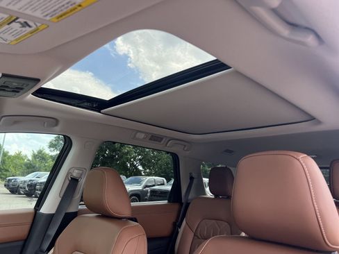 New 2026 Nissan Pathfinder Platinum FWD image 11