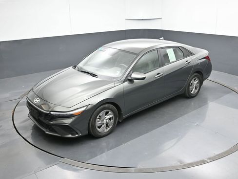 Used 2024 Hyundai Elantra SE image 46