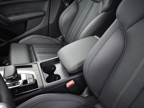 Used 2024 Audi Q5 e Premium Plus image 14