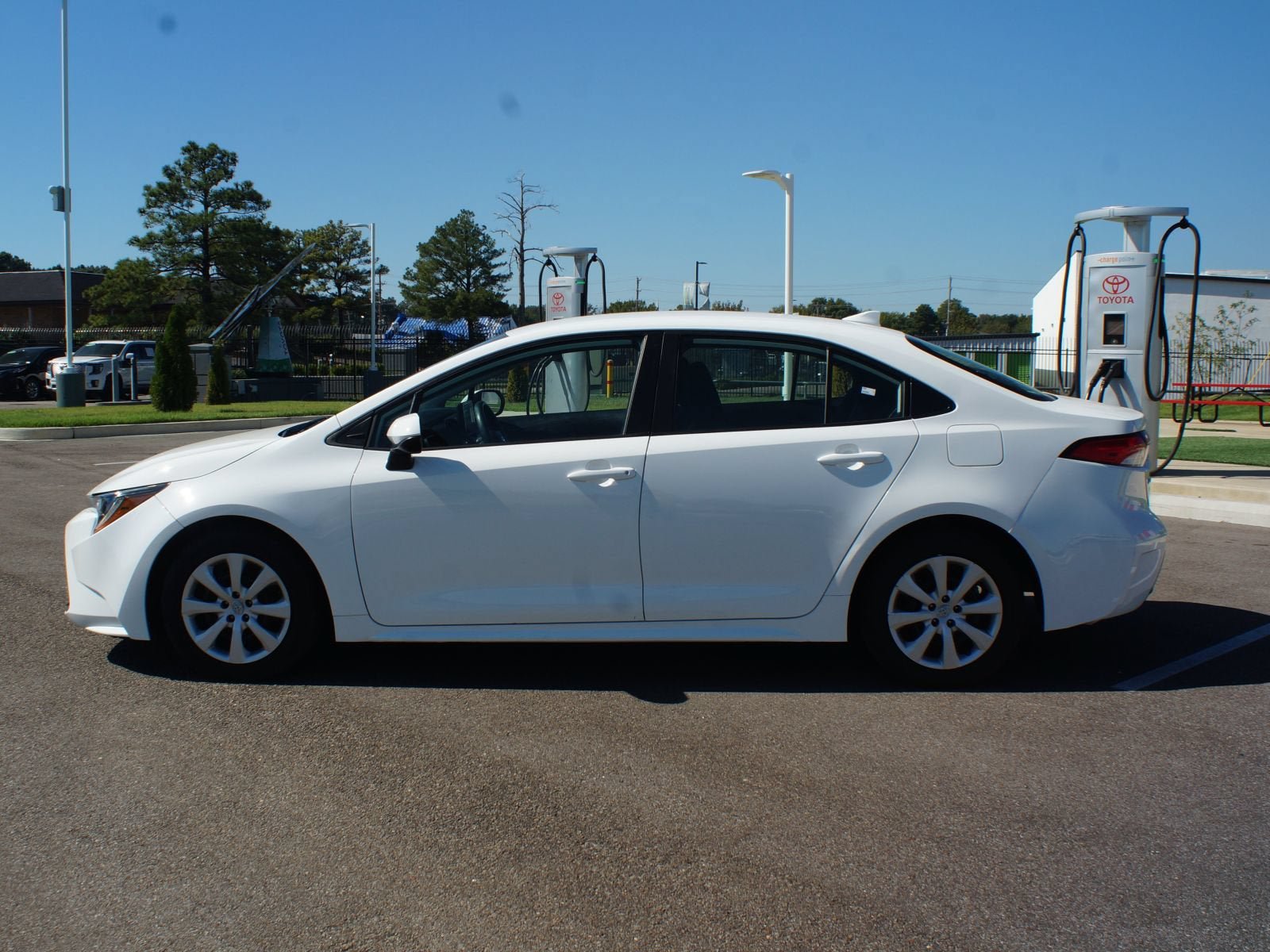 Used 2024 Toyota Corolla LE FWD image 11