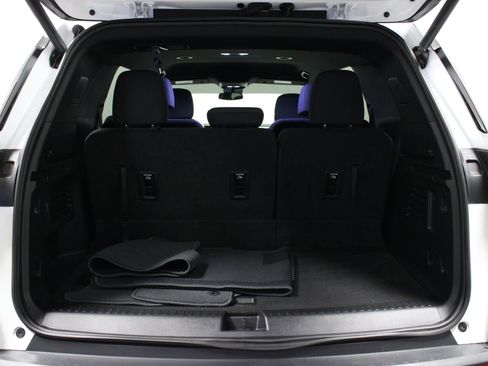 Used 2025 Chevrolet Traverse LT w/ Midnight/Sport Edition FWD image 15