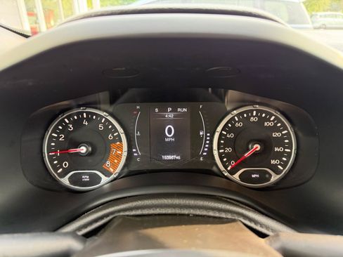 Used 2020 Jeep Renegade Sport w/ Sport Appearance Group AWD/4WD image 28