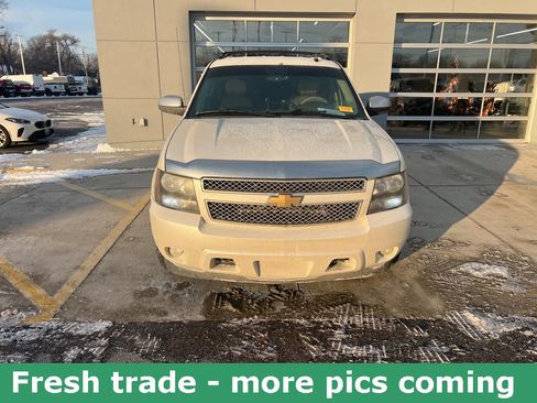 Used 2013 Chevrolet Avalanche LTZ image 2
