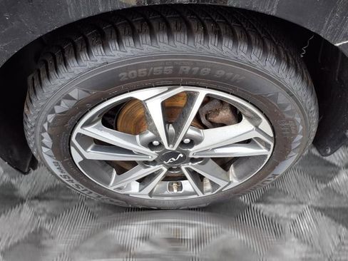 Used 2023 Kia Forte LXS image 19