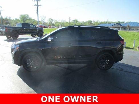Used 2024 GMC Terrain SLE w/ Elevation Edition image 11