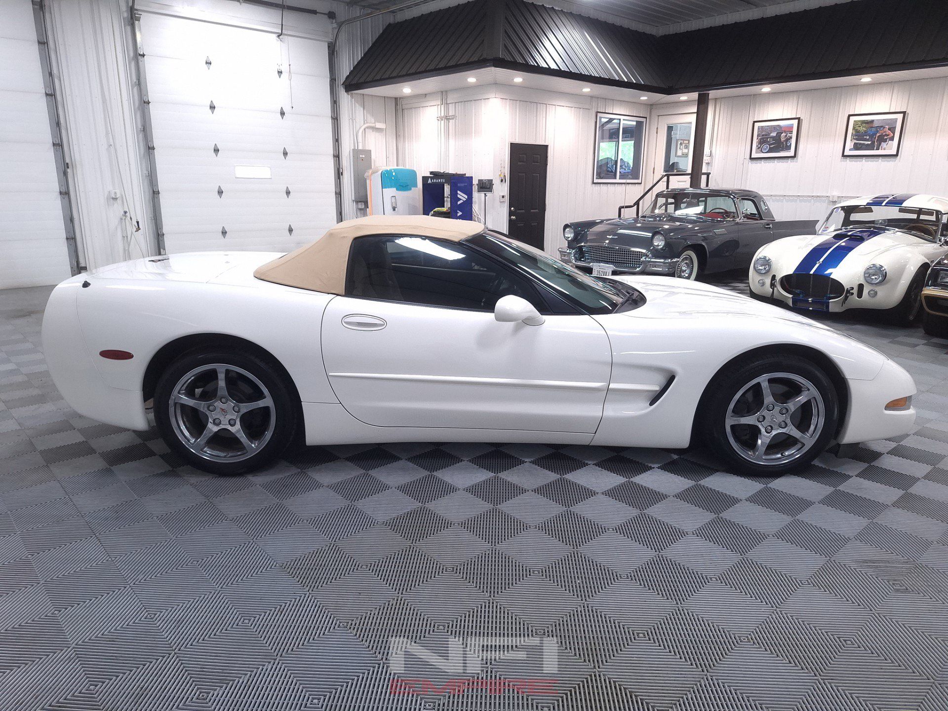 Used 2001 Chevrolet Corvette Convertible w/ Preferred Equipment Group2 RWD image 12
