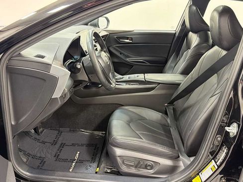 Certified 2022 Toyota Avalon XLE w/ Moonroof Package FWD image 13