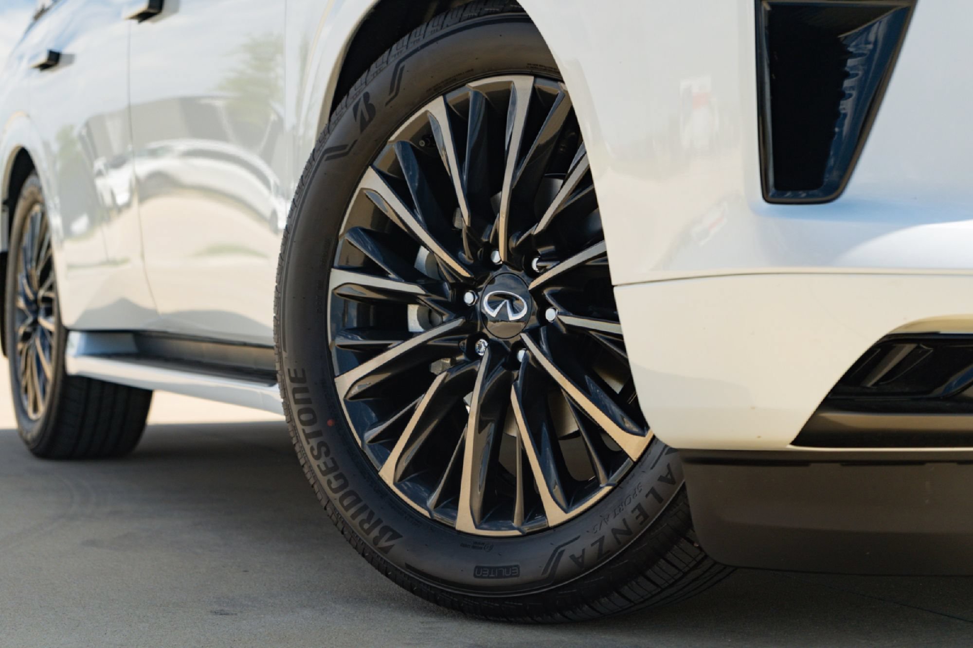 New 2027 INFINITI QX80 Autograph AWD/4WD image 2