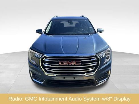 Used 2024 GMC Terrain SLT image 2
